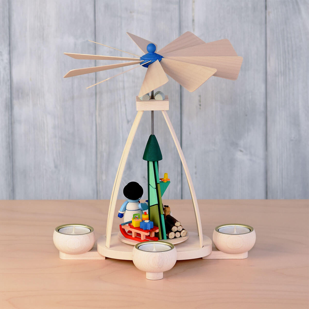 Tischpyramide mit Teelicht Schneemann